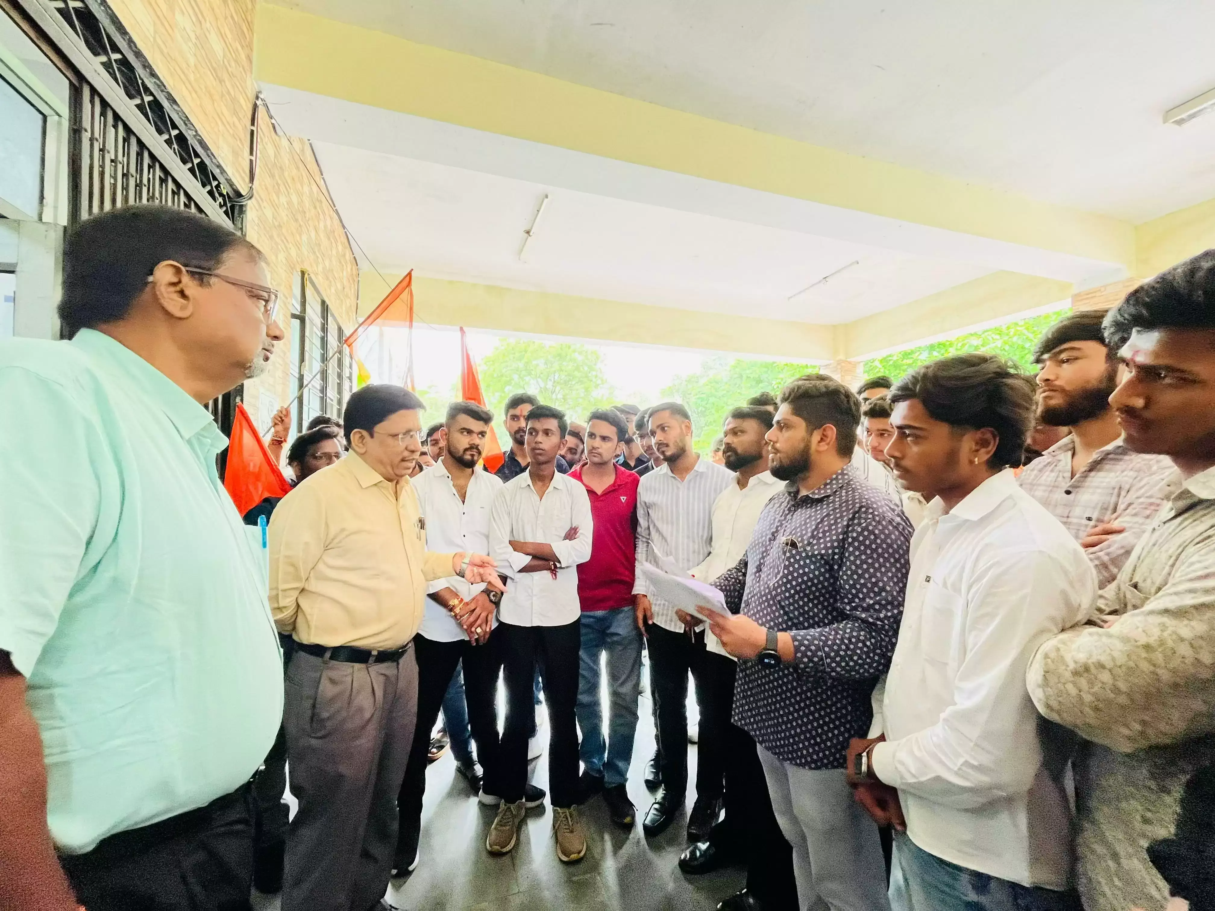 Jabalpur: रादुविवि में अभाविप ने एम.बी.ए. परीक्षा परिणाम का विरोध किया Jabalpur: रादुविवि में अभाविप ने एम.बी.ए. परीक्षा परिणाम का विरोध किया