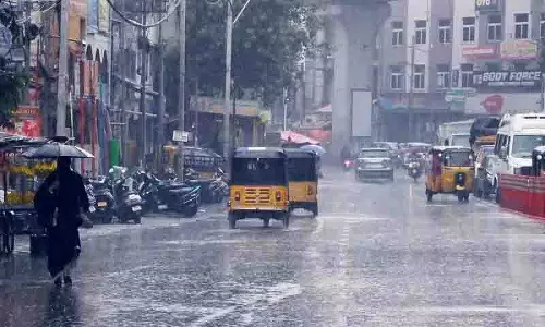 Hyderabad के बाहरी इलाकों में भारी बारिश, अगले 48 घंटों में और बारिश की संभावना Hyderabad के बाहरी इलाकों में भारी बारिश, अगले 48 घंटों में और बारिश की संभावना