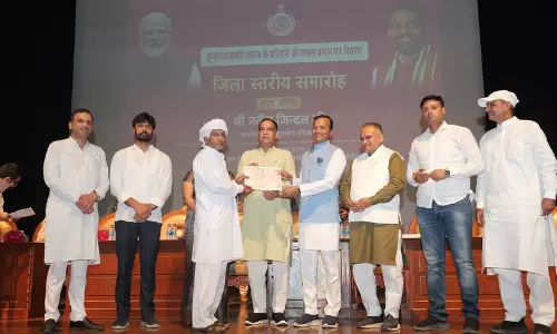 Sonipat और पानीपत में लाभार्थियों को 6 हजार से अधिक पात्रता प्रमाण पत्र सौंपे गए Sonipat और पानीपत में लाभार्थियों को 6 हजार से अधिक पात्रता प्रमाण पत्र सौंपे गए