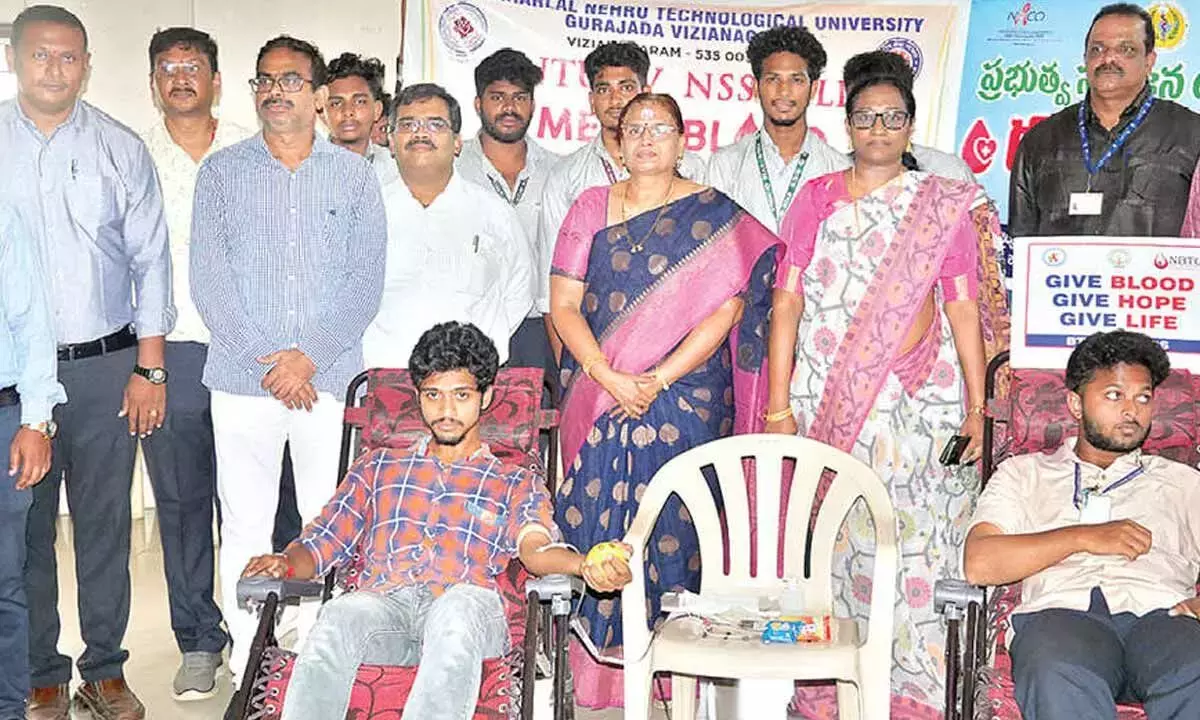 Andhra: JNTU-GV में रक्तदान शिविर का आयोजन