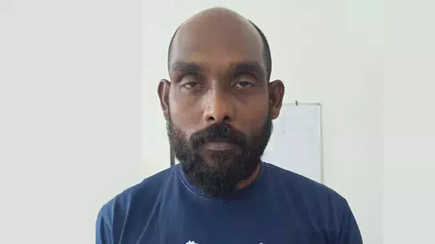 Kerala: मावेलिककारा में KSRTC कंडक्टर को गांजे के साथ गिरफ्तार किया गया Kerala: मावेलिककारा में KSRTC कंडक्टर को गांजे के साथ गिरफ्तार किया गया