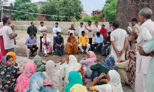 Haryana : महापौर ने मुकरबपुर में डायरिया प्रभावित परिवारों से बातचीत की Haryana : महापौर ने मुकरबपुर में डायरिया प्रभावित परिवारों से बातचीत की