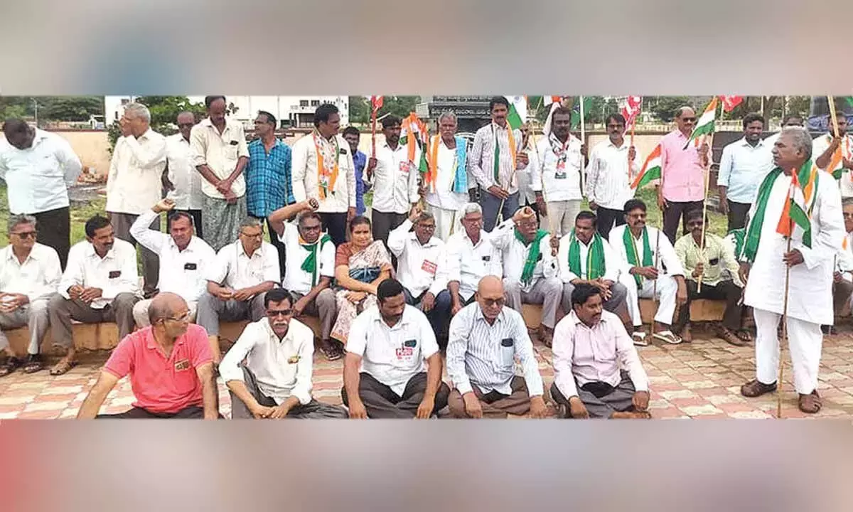Andhra: पुलिस ने किसानों की कॉर्पोरेट छोड़ो रैली में बाधा डाली