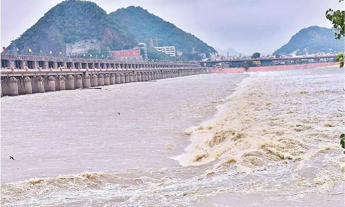 Andhra: प्रकाशम बैराज से बाढ़ का बहाव बढ़ा
