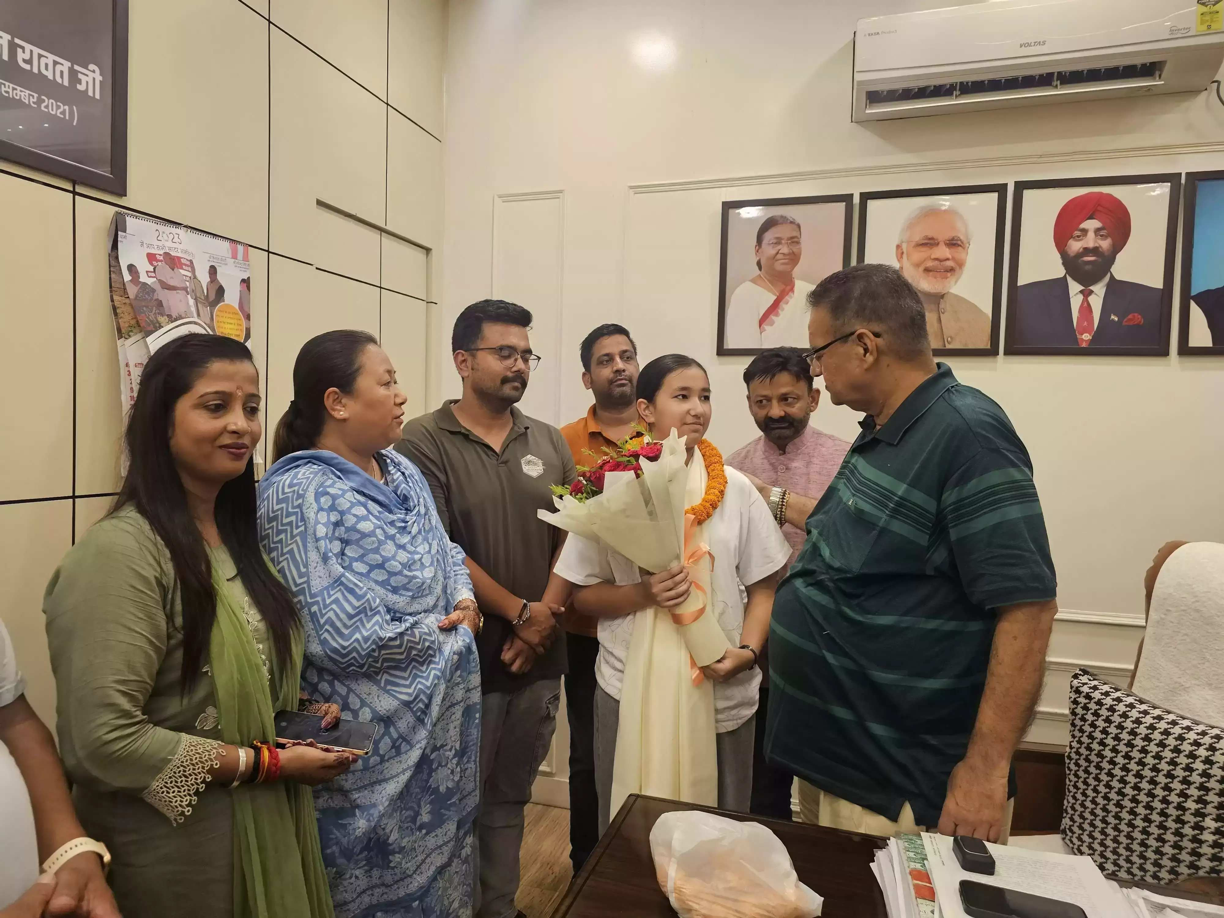 Dehradun: मुख्यमंत्री ने प्रतिभाशाली शूटर अनुष्का को दी बधाई Dehradun: मुख्यमंत्री ने प्रतिभाशाली शूटर अनुष्का को दी बधाई