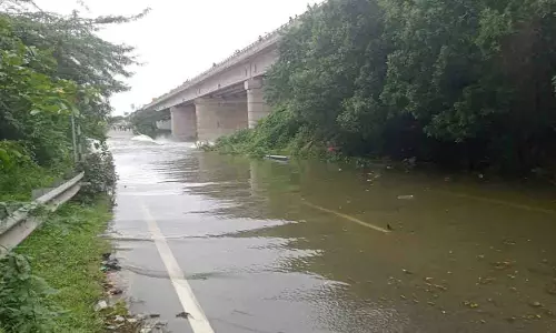 हिमायतसागर जलाशय से भारी जलप्रवाह के बाद ORR निकास 17 बंद हिमायतसागर जलाशय से भारी जलप्रवाह के बाद ORR निकास 17 बंद