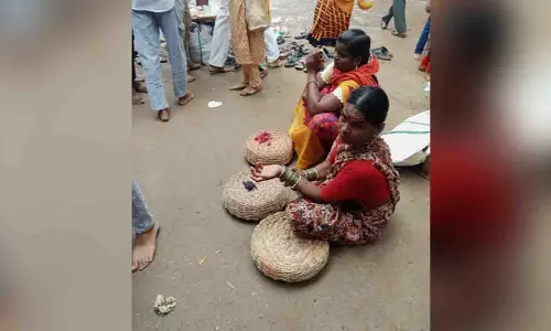 GHSPCA ने आदिबटला में सपेरों से आठ कोबरा बचाए