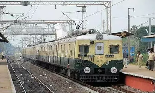 Chennai उपनगरीय और मेट्रो ट्रेनें कल के कार्यक्रम के अनुसार चलेंगी Chennai उपनगरीय और मेट्रो ट्रेनें कल के कार्यक्रम के अनुसार चलेंगी