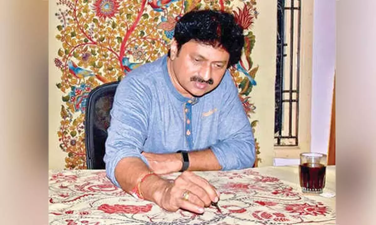 Andhra: कलमकारी डिजाइनर को राजभवन से मिला एट होम आमंत्रण Andhra: कलमकारी डिजाइनर को राजभवन से मिला एट होम आमंत्रण