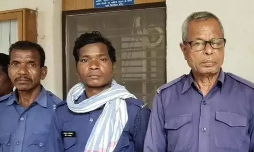 बाबू के खिलाफ PM मोदी से शिकायत, कोटवार संघ ने खोला मोर्चा बाबू के खिलाफ PM मोदी से शिकायत, कोटवार संघ ने खोला मोर्चा