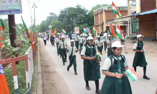 स्वतंत्रता दिवस के पूर्व दौड़ और सफाई अभियान का आयोजन