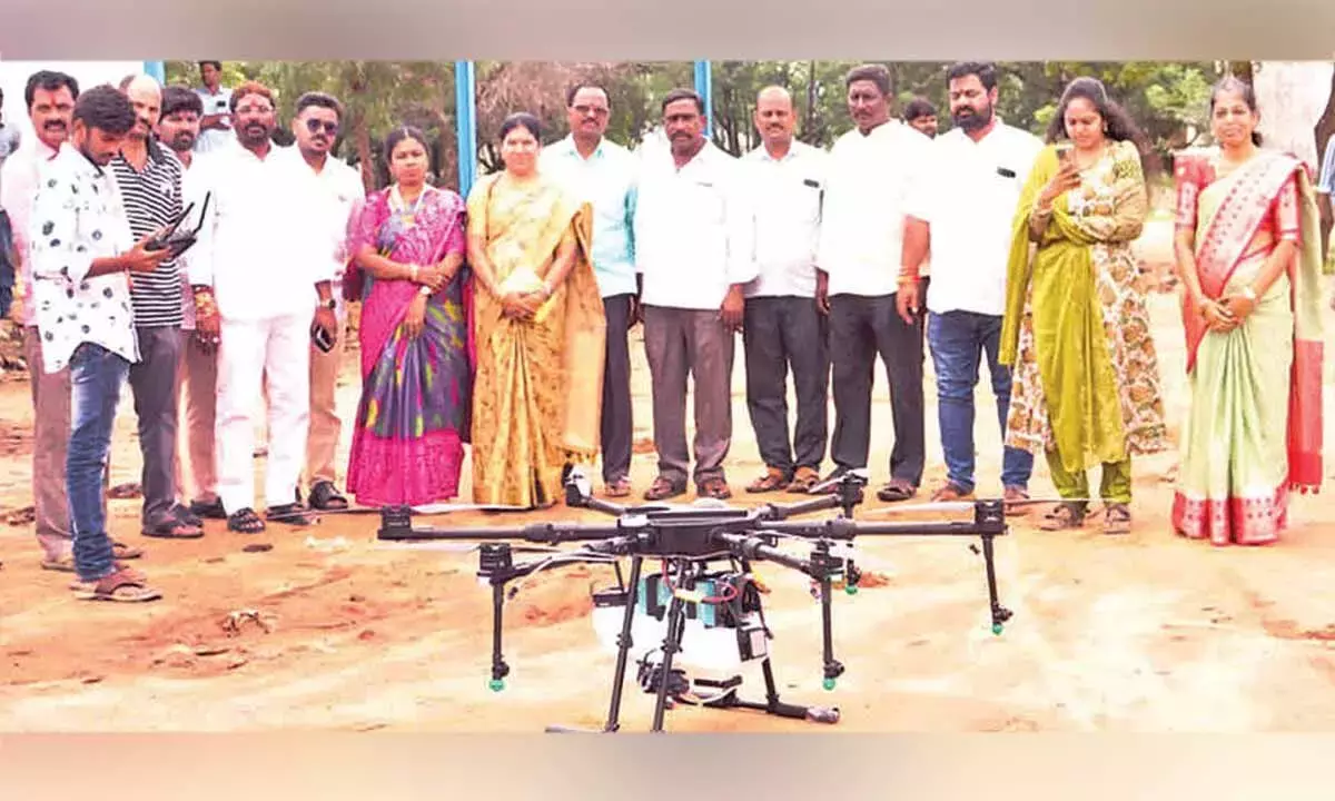 Andhra: किसानों को 80% सब्सिडी के साथ कृषि-ड्रोन मिलेंगे Andhra: किसानों को 80% सब्सिडी के साथ कृषि-ड्रोन मिलेंगे