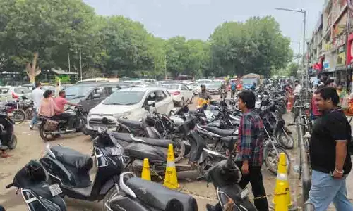 Chandigarh के पार्किंग स्थल दिव्यांगों के अनुकूल नहीं Chandigarh के पार्किंग स्थल दिव्यांगों के अनुकूल नहीं