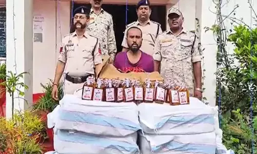 स्कॉर्पियो से अंग्रेजी शराब बरामद, भागने के प्रयास में गाड़ी पलटी, आरोपी गिरफ्तार स्कॉर्पियो से अंग्रेजी शराब बरामद, भागने के प्रयास में गाड़ी पलटी, आरोपी गिरफ्तार
