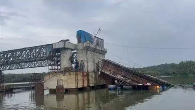 Kerala: करोड़ों रुपये बर्बाद: कोझिकोड में निर्माणाधीन पुल ढह गया, मज़दूर घायल