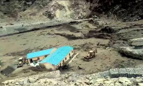 सेना ने बाढ़ प्रभावित Kinnaur में फंसे 4 लोगों को बचाया सेना ने बाढ़ प्रभावित Kinnaur में फंसे 4 लोगों को बचाया