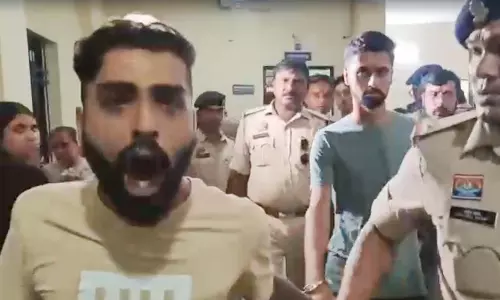 यश शर्मा हत्याकांड के आरोपी ने पत्रकार को दी गालियां, कोर्ट ने दी आजीवन कारावास की सजा यश शर्मा हत्याकांड के आरोपी ने पत्रकार को दी गालियां, कोर्ट ने दी आजीवन कारावास की सजा