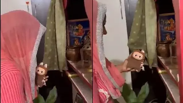 महिला ने लाबूबू गुड़िया को चीनी भगवान बताकर की उसकी पूजा, VIDEO VIRAL महिला ने लाबूबू गुड़िया को चीनी भगवान बताकर की उसकी पूजा, VIDEO VIRAL