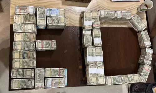 BIG BREAKING: शराब तस्करी पर ED की बड़ी कार्रवाई, 75.6 लाख नकद जब्त BIG BREAKING: शराब तस्करी पर ED की बड़ी कार्रवाई, 75.6 लाख नकद जब्त