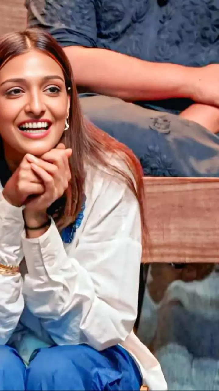 ऐश्वर्या खरे दिखी हॉट