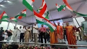 Delhi महापौर ने राष्ट्रीय ध्वज फहराया Delhi महापौर ने राष्ट्रीय ध्वज फहराया