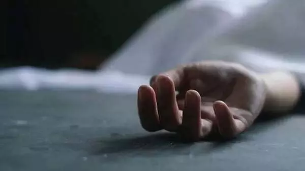 नर्सिंग होम में खलबली, नर्स का शव रहस्यमय परिस्थितियों में मिला नर्सिंग होम में खलबली, नर्स का शव रहस्यमय परिस्थितियों में मिला