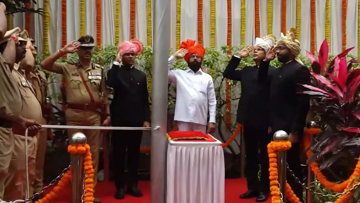 Maharashtra: उपमुख्यमंत्री ने 79वें स्वतंत्रता दिवस पर ठाणे में ध्वजारोहण किया Maharashtra: उपमुख्यमंत्री ने 79वें स्वतंत्रता दिवस पर ठाणे में ध्वजारोहण किया
