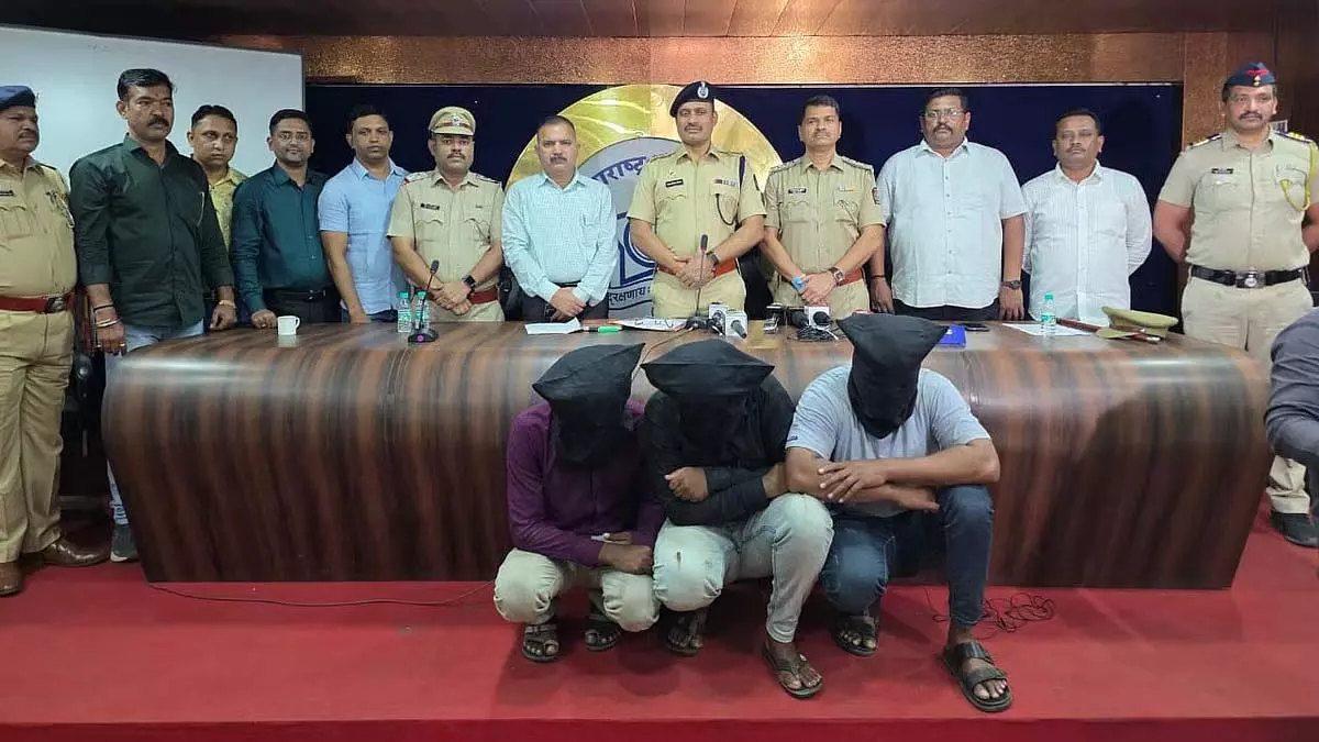 नासिक ग्रामीण पुलिस ने दो मामलों का खुलासा किया: येओला में 4 लाख का गांजा जब्त नासिक ग्रामीण पुलिस ने दो मामलों का खुलासा किया: येओला में 4 लाख का गांजा जब्त