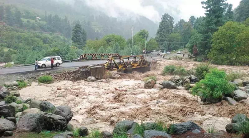 पहलगाम, शांगस में बादल फटने से अचानक बाढ़ आई, मामूली नुकसान की खबर पहलगाम, शांगस में बादल फटने से अचानक बाढ़ आई, मामूली नुकसान की खबर