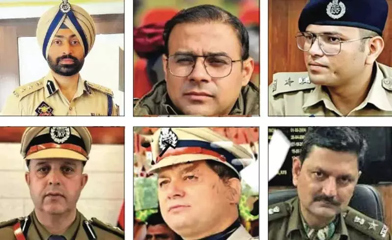 स्वतंत्रता दिवस पर J&K पुलिस अधिकारियों को COAS प्रशस्ति पत्र से सम्मानित किया गया स्वतंत्रता दिवस पर J&K पुलिस अधिकारियों को COAS प्रशस्ति पत्र से सम्मानित किया गया