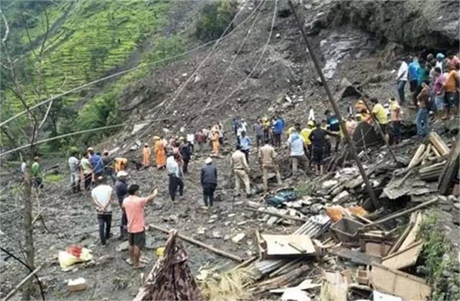 Kishtwar : सीआरपीएफ के जवान भी मारे गए, 200 से ज़्यादा लापता Kishtwar : सीआरपीएफ के जवान भी मारे गए, 200 से ज़्यादा लापता