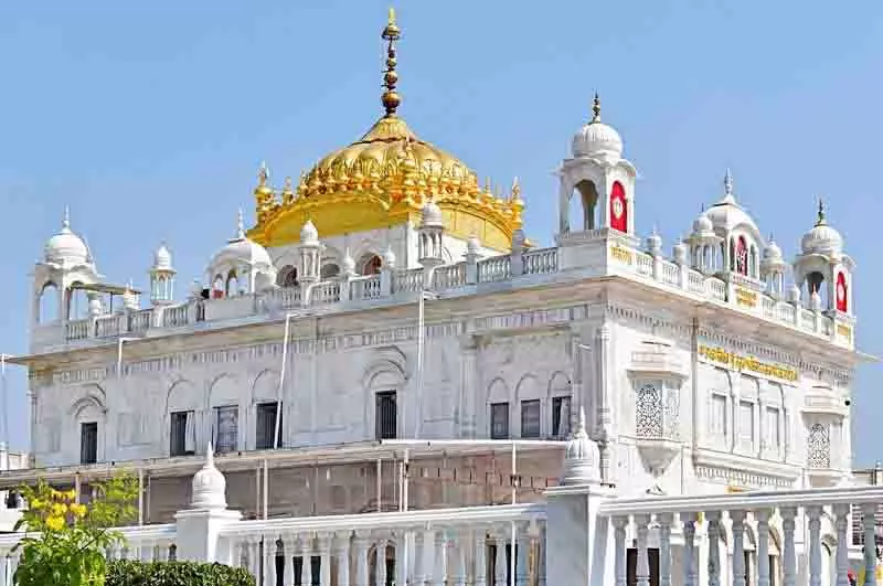 Amritsar के कार्यकर्ताओं ने रेलवे से हजूर साहिब, पटना साहिब मार्गों पर ट्रेनें चलाने का आग्रह किया Amritsar के कार्यकर्ताओं ने रेलवे से हजूर साहिब, पटना साहिब मार्गों पर ट्रेनें चलाने का आग्रह किया