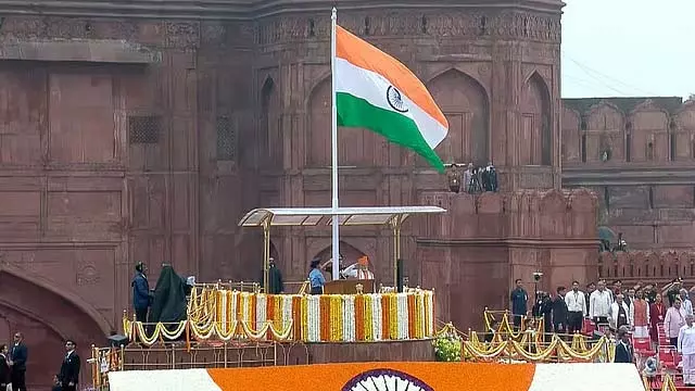 लाल किले पर लगातार 12वीं बार झंडा फहराया: Narendra Modi लाल किले पर लगातार 12वीं बार झंडा फहराया: Narendra Modi