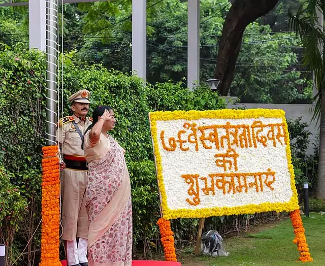 दिल्ली में अटल कैंटीन शुरू करने की घोषणा की : CM Rekha दिल्ली में अटल कैंटीन शुरू करने की घोषणा की : CM Rekha