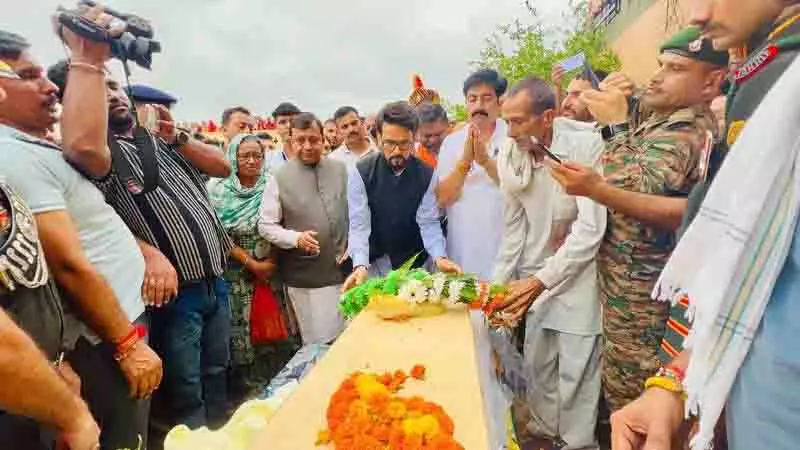 Una में शहीद हवलदार का सैन्य सम्मान के साथ अंतिम संस्कार किया गया Una में शहीद हवलदार का सैन्य सम्मान के साथ अंतिम संस्कार किया गया