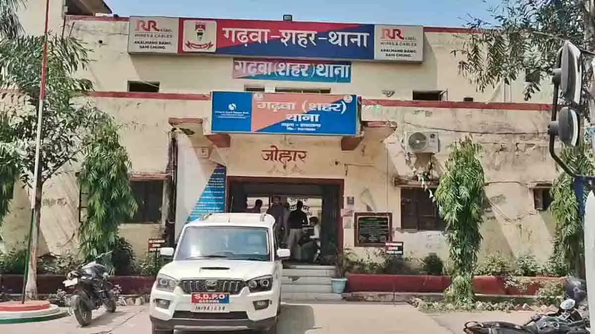 सेप्टिक टैंक में दम घुटने से तीन सगे भाइयों समेत चार की मौत सेप्टिक टैंक में दम घुटने से तीन सगे भाइयों समेत चार की मौत