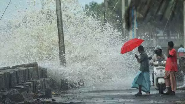 Kerala में आज बारिश और तेज़ हवाएँ चलने की संभावना; चार ज़िले अलर्ट पर Kerala में आज बारिश और तेज़ हवाएँ चलने की संभावना; चार ज़िले अलर्ट पर
