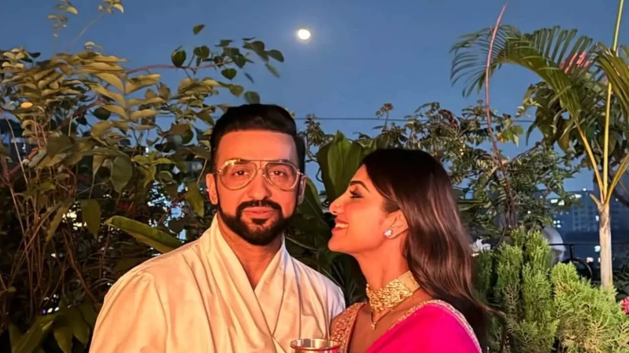 Raj Kundra ने शिल्पा शेट्टी के साथ प्रेमानंद महाराज को अपनी किडनी देने की पेशकश की Raj Kundra ने शिल्पा शेट्टी के साथ प्रेमानंद महाराज को अपनी किडनी देने की पेशकश की