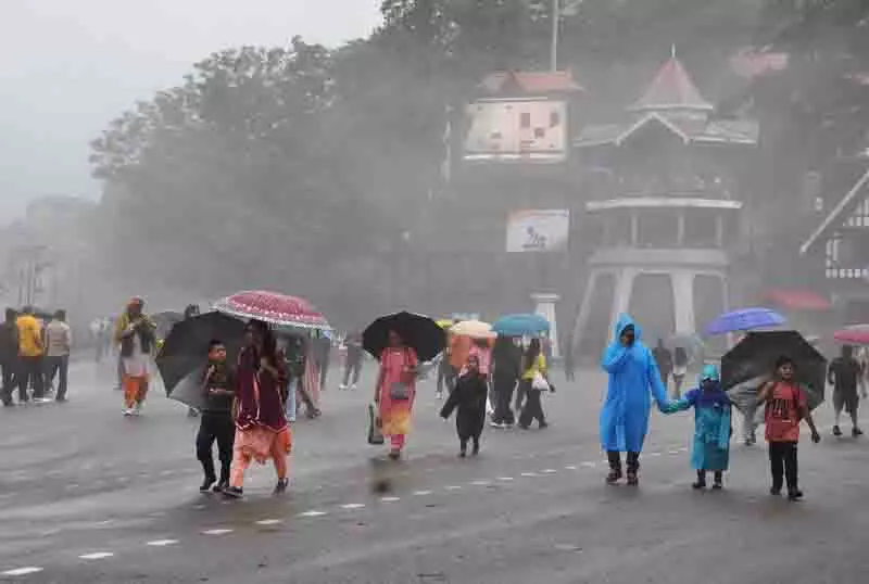 Shimla में भारी बारिश, भूस्खलन की आशंका Shimla में भारी बारिश, भूस्खलन की आशंका