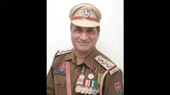 Ludhiana : डकैती मामले में सफलता पर पुलिसकर्मी का सम्मान Ludhiana : डकैती मामले में सफलता पर पुलिसकर्मी का सम्मान