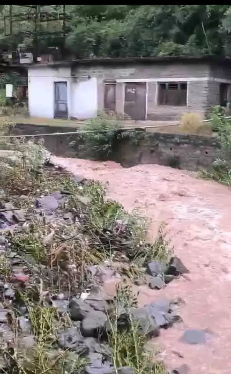 बारिश और बिजली संकट से Solan और कसौली प्रभावित बारिश और बिजली संकट से Solan और कसौली प्रभावित