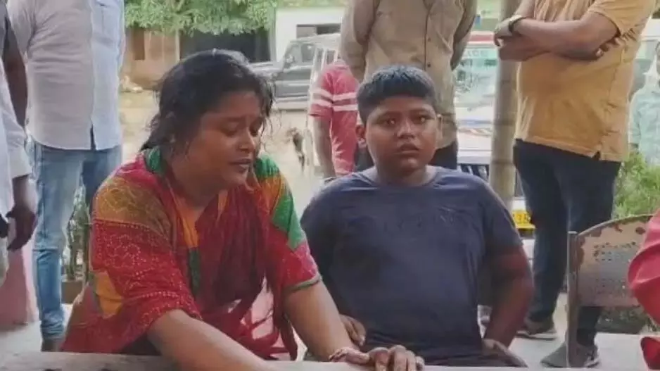 Khordha: युवक ने खुद को आग लगाई, जिंदगी के लिए संघर्ष कर रहा है Khordha: युवक ने खुद को आग लगाई, जिंदगी के लिए संघर्ष कर रहा है