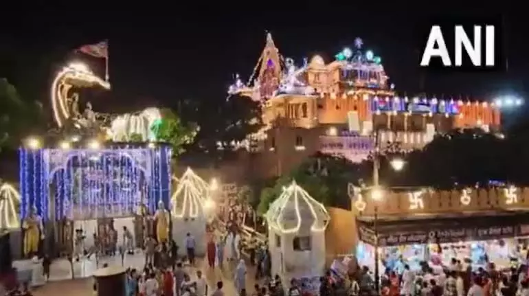 Mathura जन्मोत्सव में 50 लाख श्रद्धालुओं के लिए 3,000 पुलिसकर्मी Mathura जन्मोत्सव में 50 लाख श्रद्धालुओं के लिए 3,000 पुलिसकर्मी