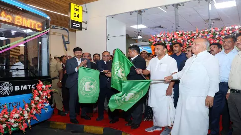 BMTC ने बेंगलुरु हवाई अड्डे के लिए 10 इलेक्ट्रिक वायु वज्र बसें लॉन्च कीं BMTC ने बेंगलुरु हवाई अड्डे के लिए 10 इलेक्ट्रिक वायु वज्र बसें लॉन्च कीं