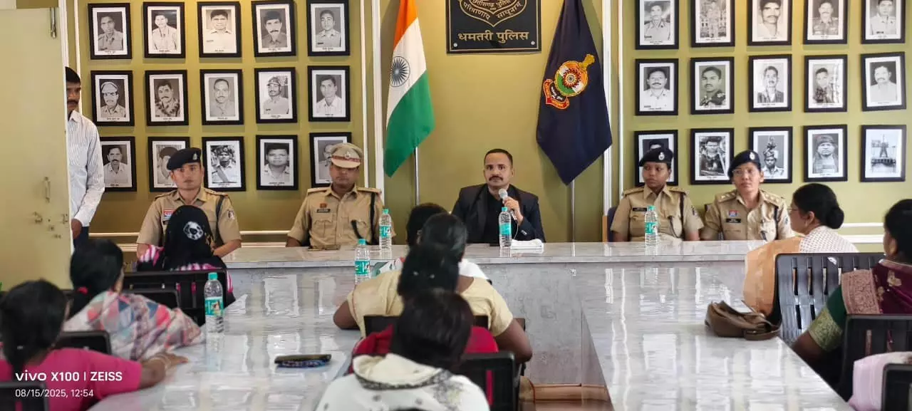एसपी धमतरी का शहीद परिवारों के प्रति संवेदनशील पहल, समस्याओं के त्वरित समाधान के दिए निर्देश एसपी धमतरी का शहीद परिवारों के प्रति संवेदनशील पहल, समस्याओं के त्वरित समाधान के दिए निर्देश