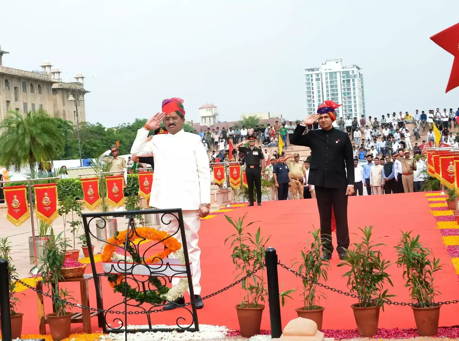 Jaipur: अमर जवान ज्योति पर उपमुख्यमंत्री बैरवा ने किया शहीदों का स्मरण Jaipur: अमर जवान ज्योति पर उपमुख्यमंत्री बैरवा ने किया शहीदों का स्मरण