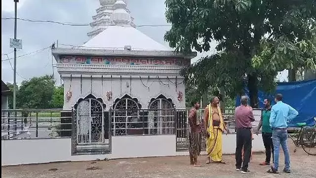 Mayurbhanj : बदमाशों ने मंदिर से भगवान की सोने की आंख चुरा ली Mayurbhanj : बदमाशों ने मंदिर से भगवान की सोने की आंख चुरा ली