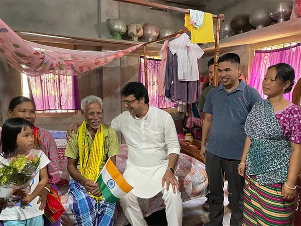 Tripura में बिप्लब कुमार देब ने आदिवासियों के साथ स्वतंत्रता दिवस मनाया Tripura में बिप्लब कुमार देब ने आदिवासियों के साथ स्वतंत्रता दिवस मनाया