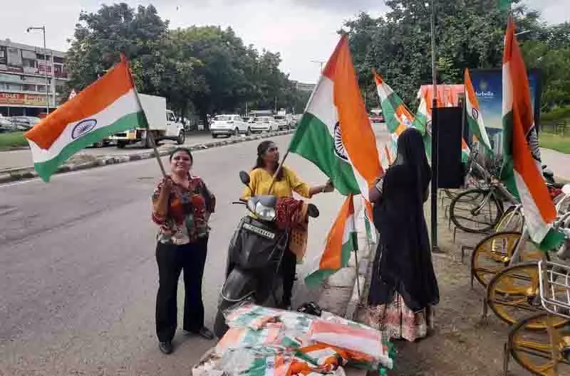Chandigarh प्रशासन ने स्वतंत्रता दिवस सम्मान के लिए 34 लोगों में से 83 वर्षीय सड़क योद्धा को चुना Chandigarh प्रशासन ने स्वतंत्रता दिवस सम्मान के लिए 34 लोगों में से 83 वर्षीय सड़क योद्धा को चुना