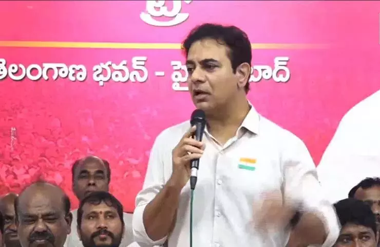 केसीआर पर शासन न कर पाने का आरोप: KTR केसीआर पर शासन न कर पाने का आरोप: KTR
